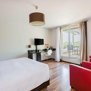 Executive Junior Queen Suite